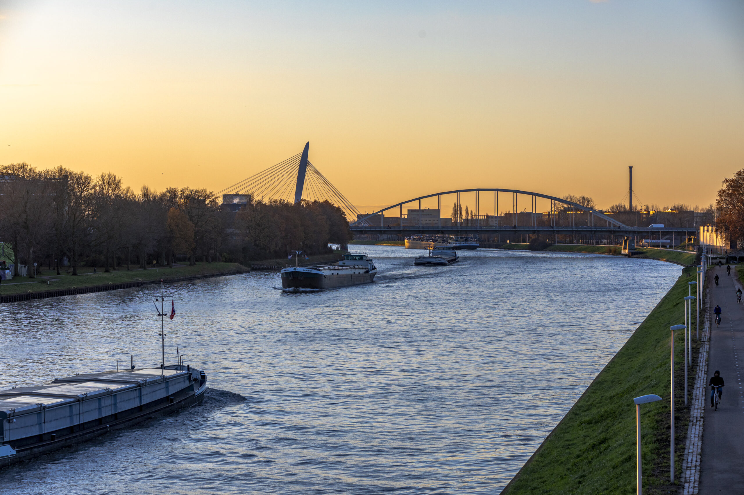 Amsterdam Transferpunt Touringcar Rondvaart De Ruijterkade Oost